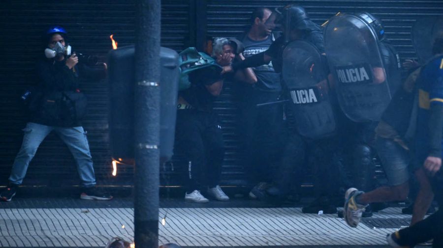 La marcha de los jubilados con los hinchas, la protesta en el Congreso 20250312