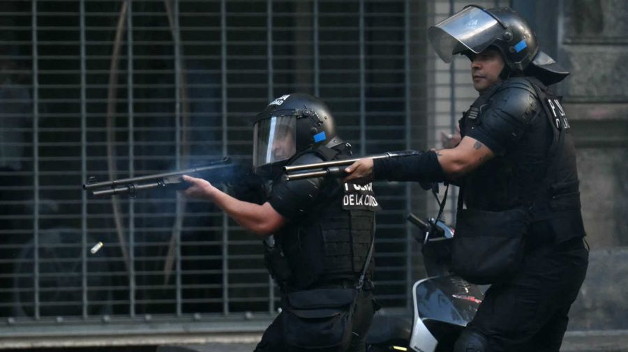 La marcha de los jubilados con los hinchas, la protesta en el Congreso 20250312