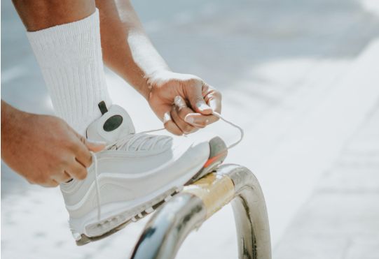 ¿Caminar descalzo o usar zapatillas? 