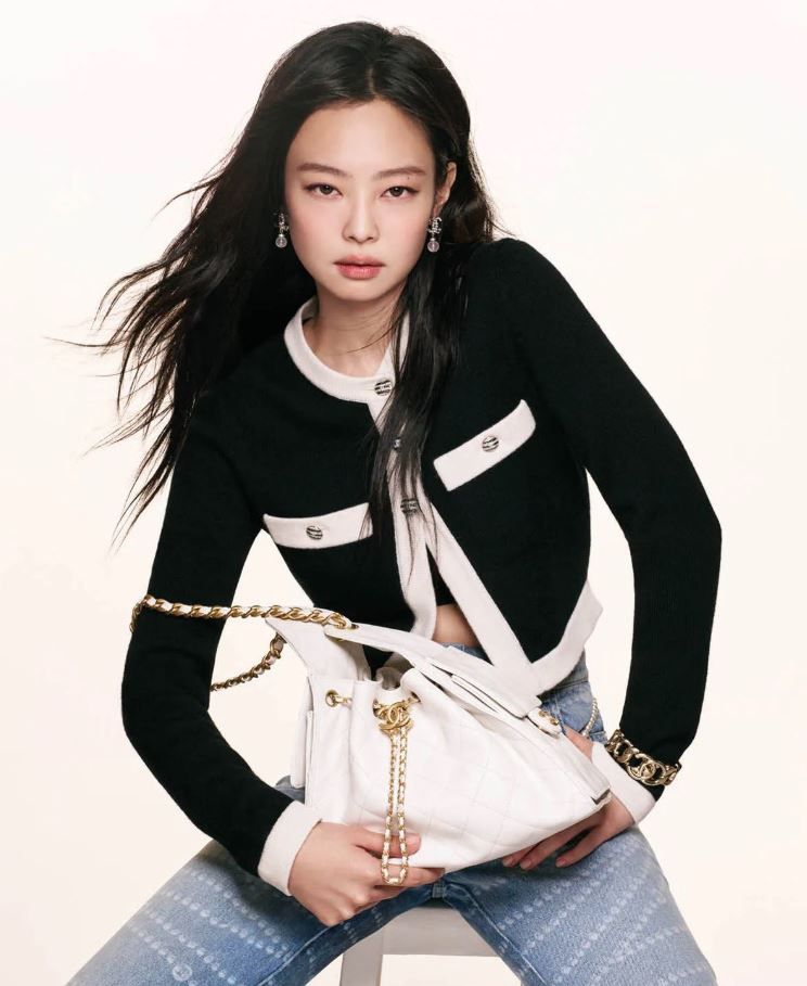 Jennie cara del bolso Chanel 25