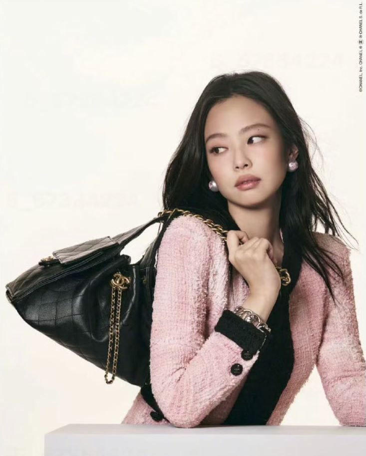 Jennie cara del bolso Chanel 25