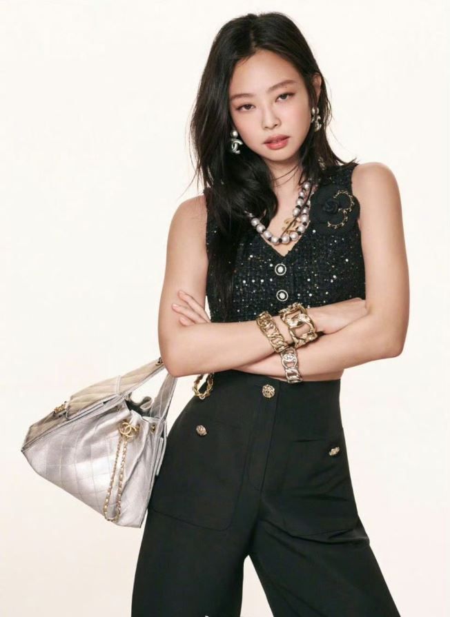 Jennie cara del bolso Chanel 25