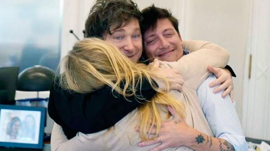 Karina Milei, Santiago Caputo y el Presidente.