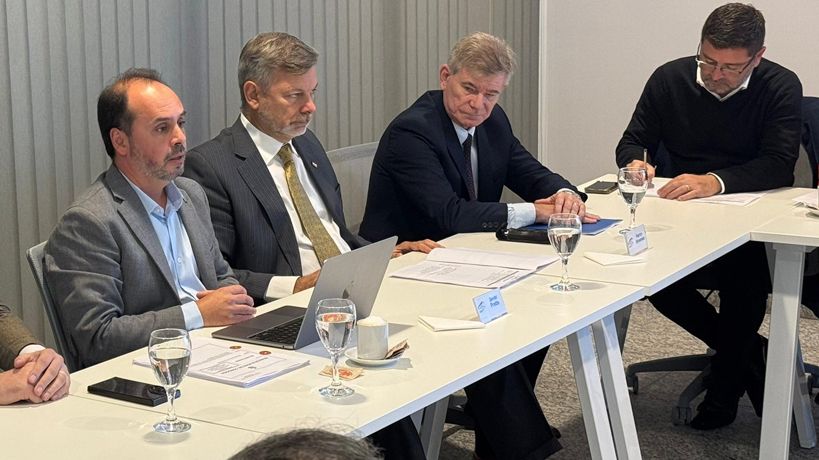 Presentan el marco Regulatorio con Fernández, Pretto y Lorenzatti
