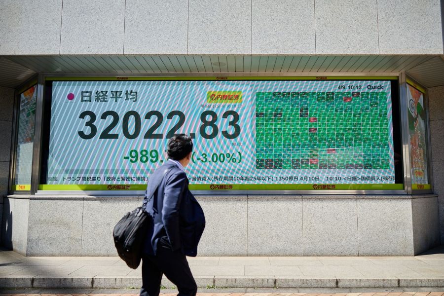 Japanese Stocks Drop Back Into Bear Zone
