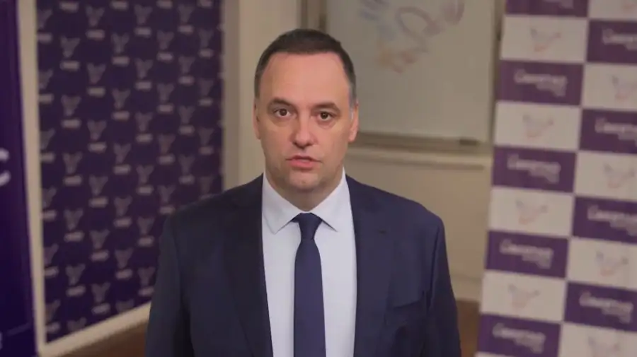 Manuel Adorni presentó su spot de campaña con aparición de Javier Milei incluída