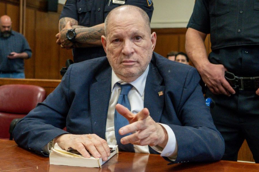 Harvey Weinstein enfrenta un juicio ante 12 jurados por violación