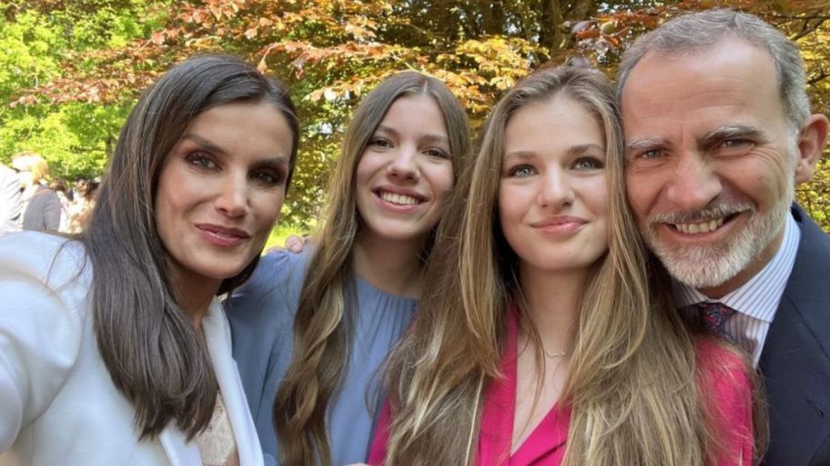 En el caso de que la princesa Leonor resigne el trono de España, la infanta  Sofía podría ser reina | Caras