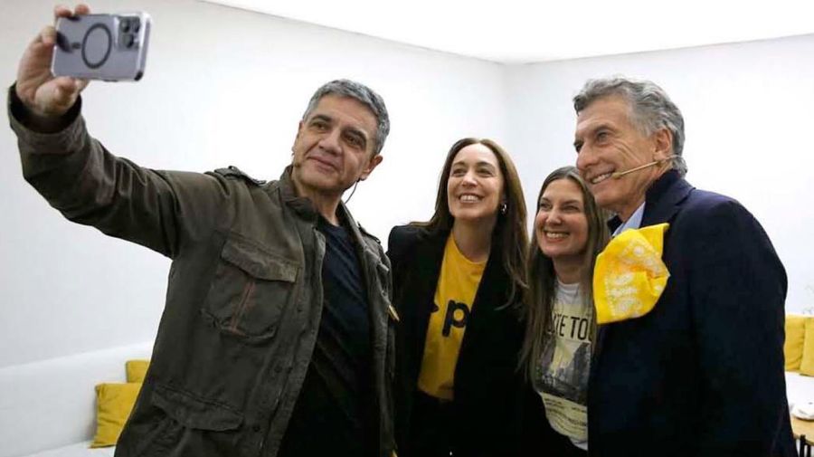 Afuera de las listas, María Eugenia Vidal salió a buscar empleo en Linkedin - Image 2