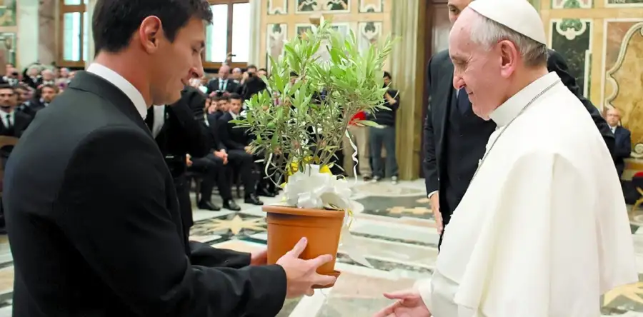 Papa Francisco y Lionel Messi