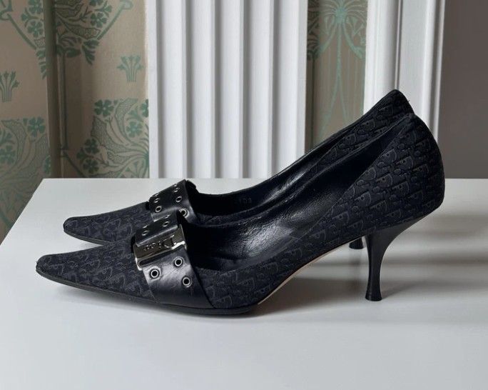 Kitten heels