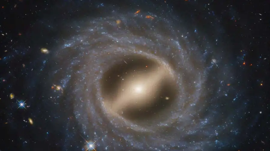 Telescopio Espacial Hubble 20250424