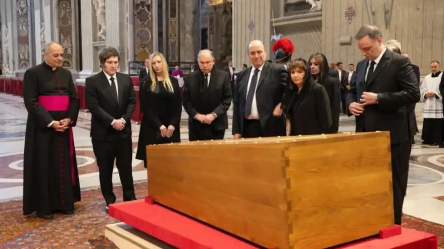 Comitiva argentina en el velorio del papa Francisco