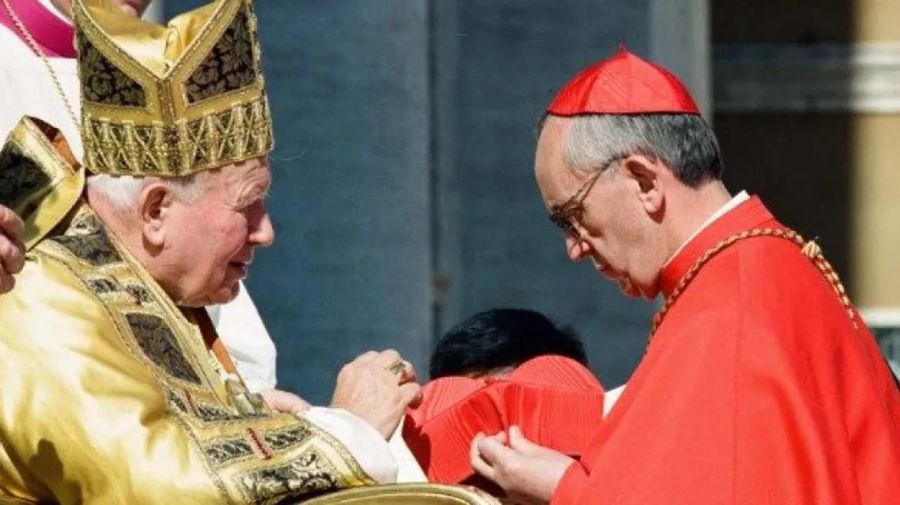 Juan Pablo II nombró cardenal a Jorge Bergoglio-20250429