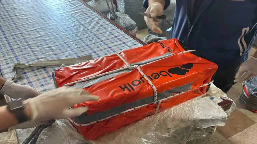 LA ADUANA DESCUBRIÓ 400 KG DE COCAÍNA EN UN BUQUE EN EL PUERTO DE SAN LORENZO 20250430