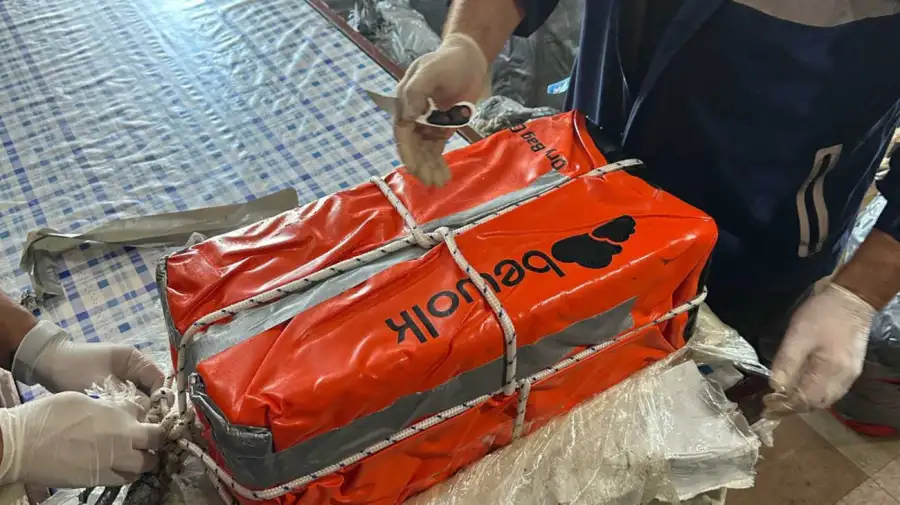 LA ADUANA DESCUBRIÓ 400 KG DE COCAÍNA EN UN BUQUE EN EL PUERTO DE SAN LORENZO 20250430