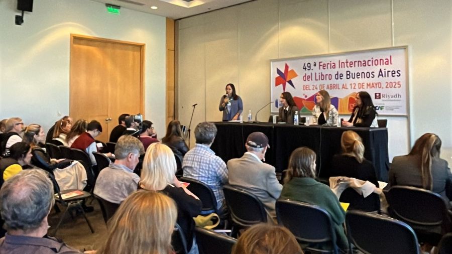 Presentación del libro “Red de escuelas: tramas de innovación en educación técnica” en la Feria del Libro