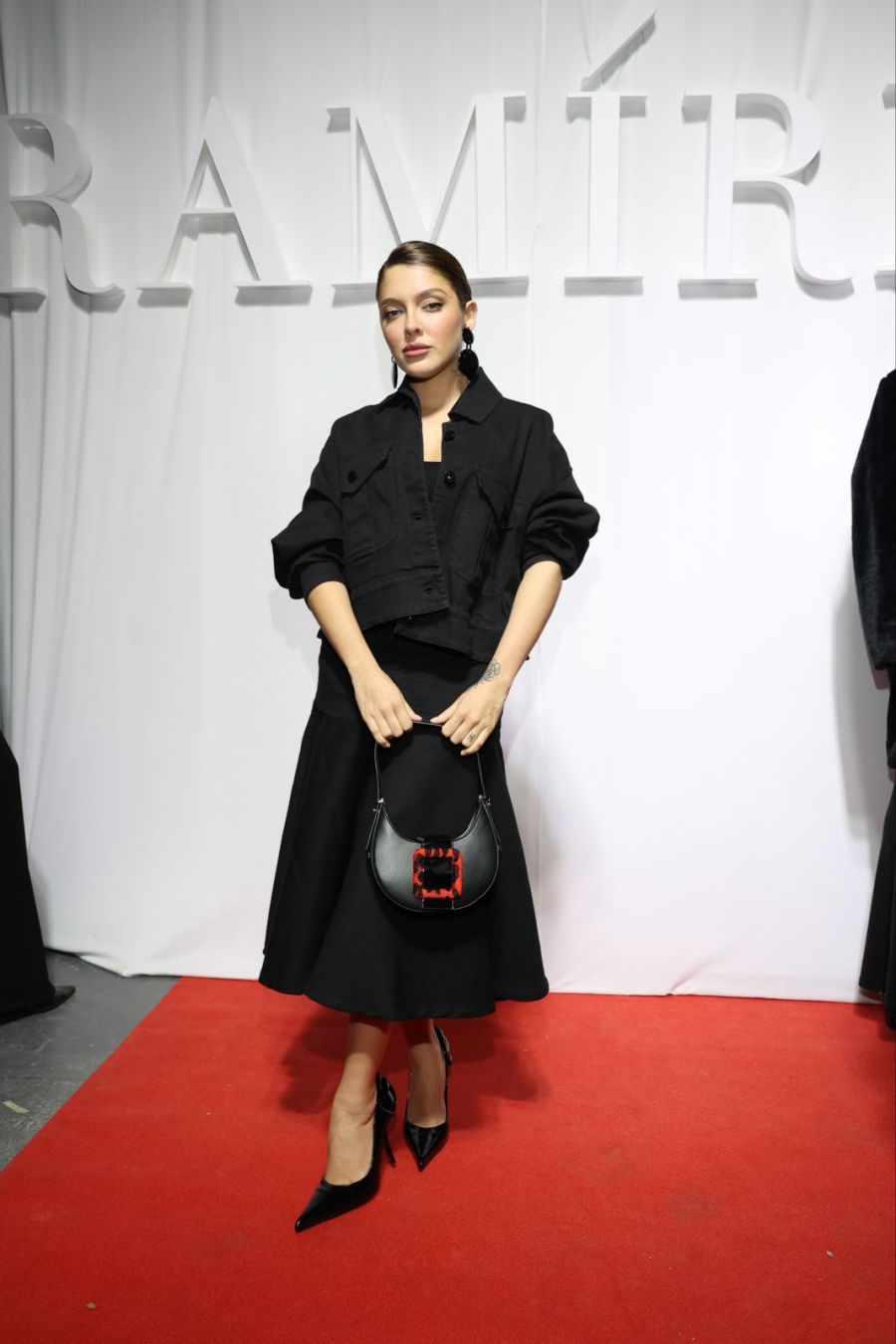 Los looks total black del desfile Ramírez / Créditos: Grupo MASS