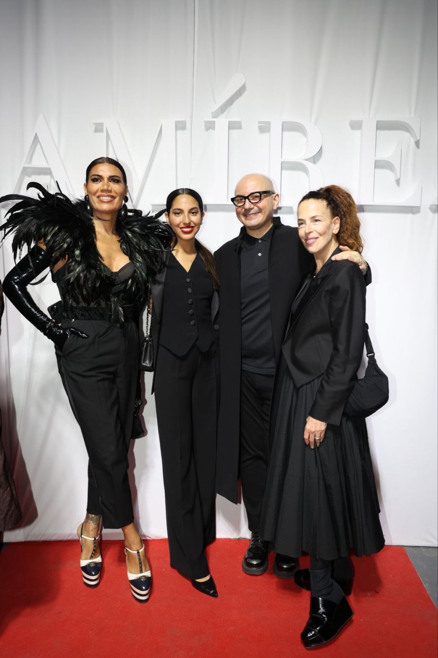 Los looks total black del desfile Ramírez / Créditos: Grupo MASS