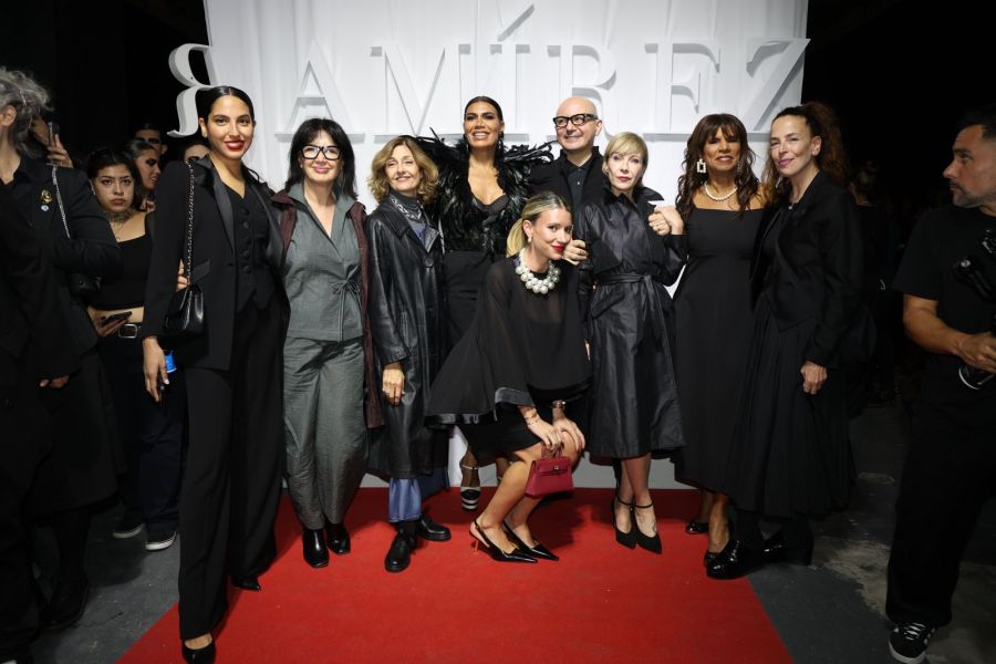Los looks total black del desfile Ramírez / Créditos: Grupo MASS