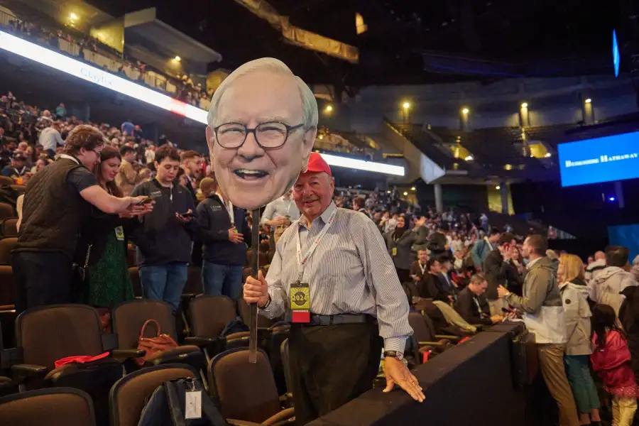 Inside The Berkshire Hathaway Annual General Meeting