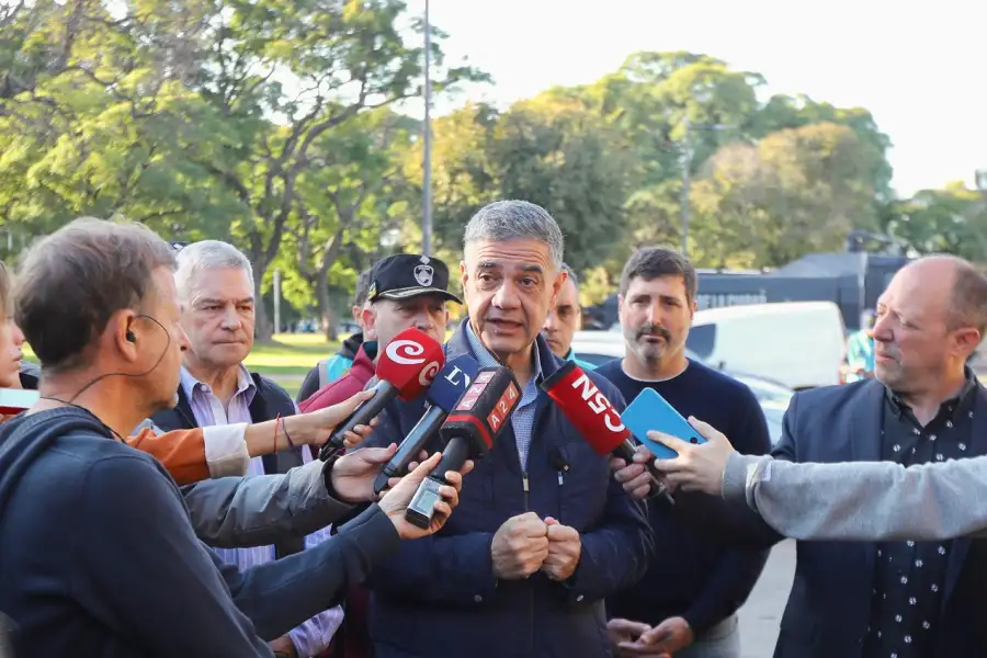 Desalojan a 5000 manteros de Chacarita