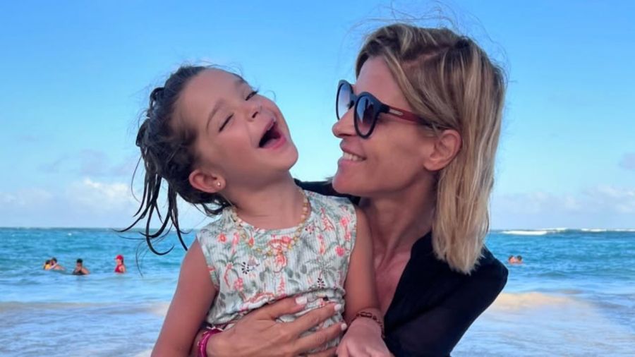 Eugenia Tobal junto a su hija