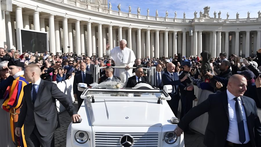 papa-francisco-papamóvil
