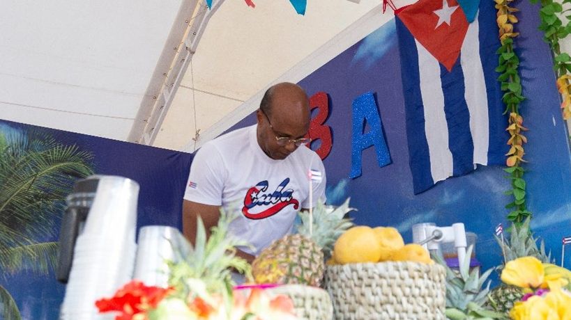 Stand de Cuba en la fiesta de las colectividades