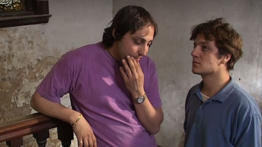 Ariel Saltari junto a Rodrigo de la Serna en Okupas
