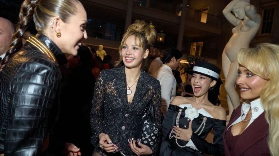 Miley Cyrus, Lisa, Jennie y Sabrina Carpenter