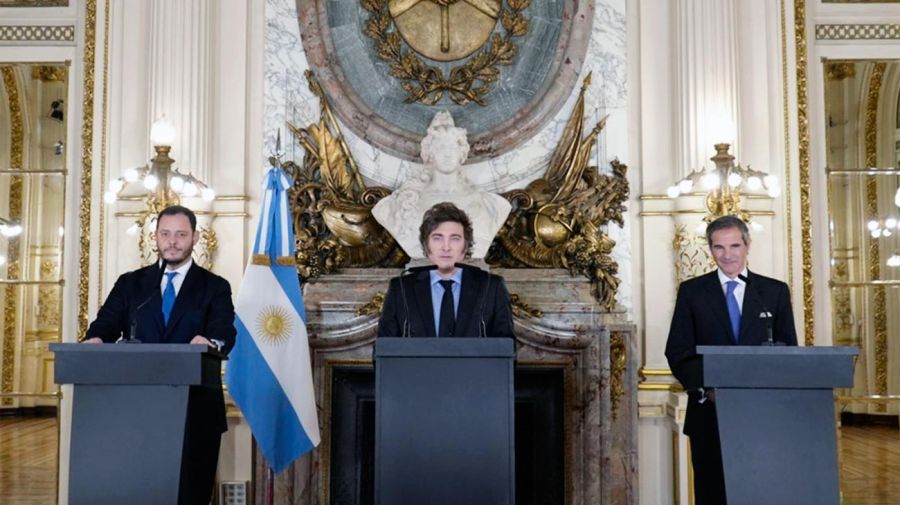 100525_reidel_milei_grossi_cedoc_g