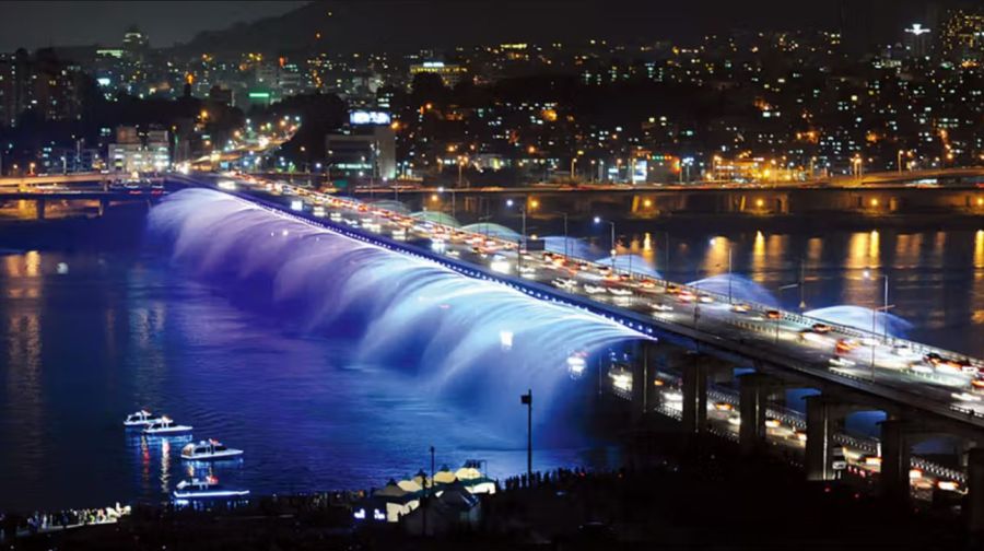 Puente Jamsugyo en Seúl, Corea del Sur.