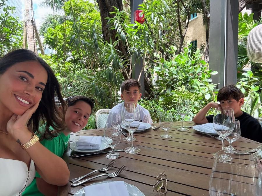 Antonela Roccuzzo, Lionel Messi, Thiago Messi, Mateo Messi, Ciro Messi