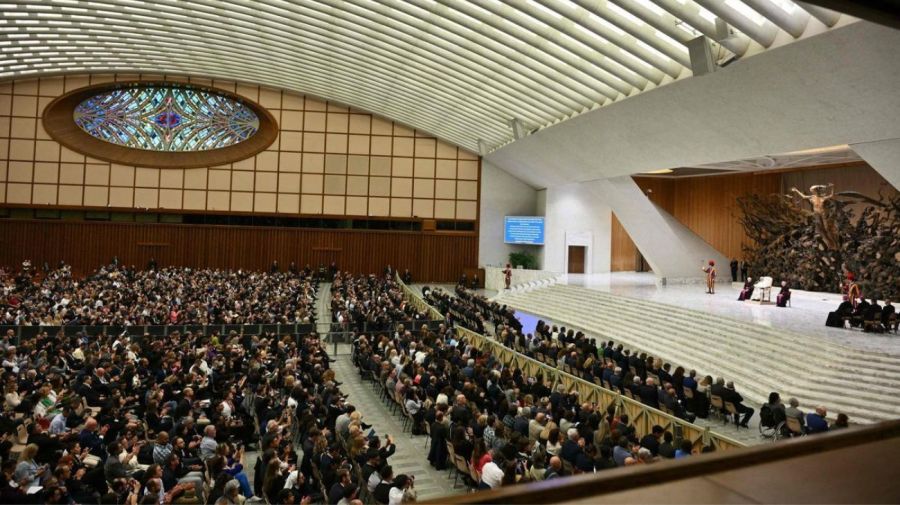 El papa León XIV recibió a la prensa en el Vaticano y pidió la liberación de periodistas detenidos