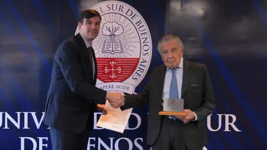 La Universidad del Sur de Buenos Aires entregó un reconocimiento a Eduardo Eurnekián