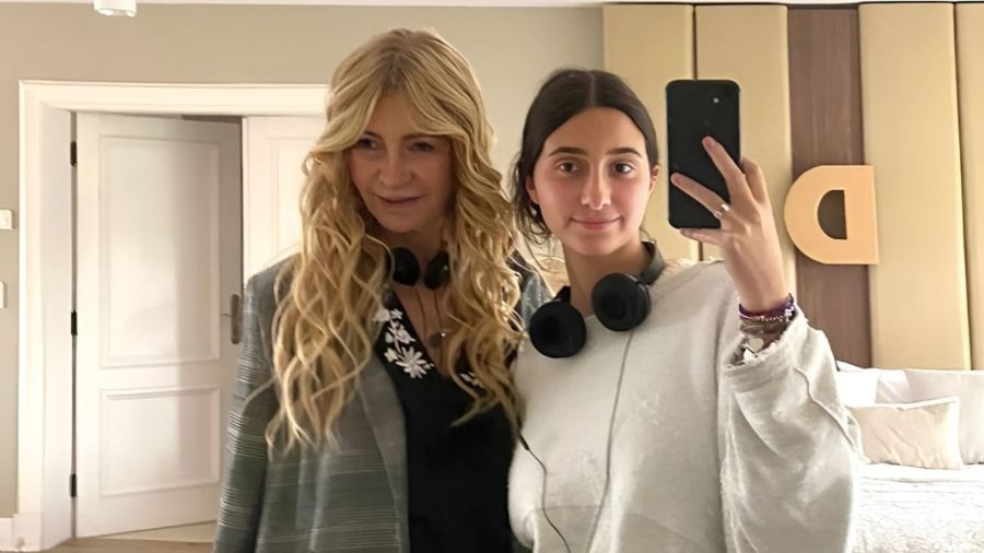 Cris Morena junto a su nieta Azul