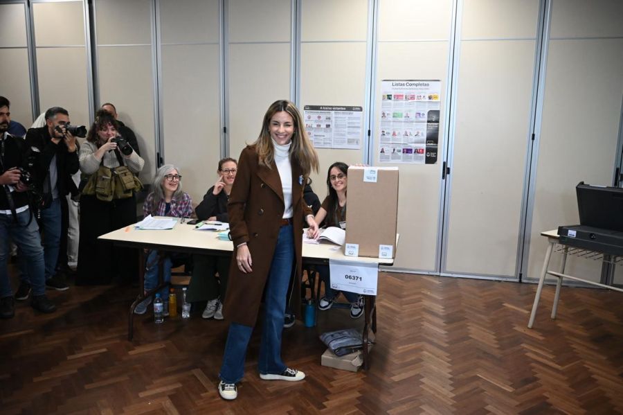 Famosos votando