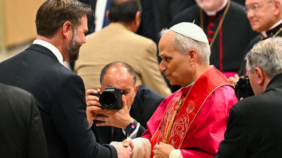 León XIV, entronizado en el Vaticano como nuevo jefe de la Iglesia.