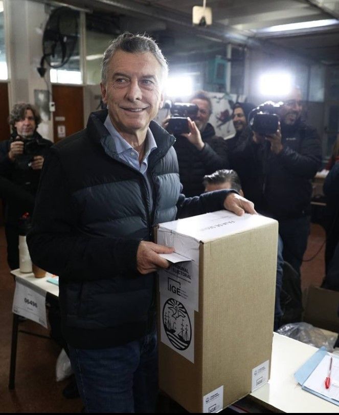 Mauricio Macri votando