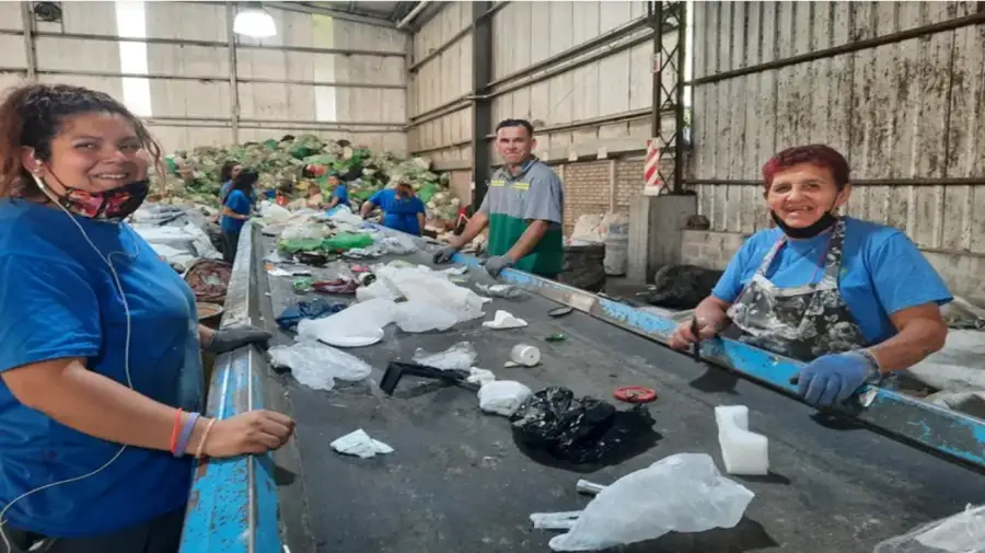 Una fundación recicla camisetas de la Selección argentina para la fabricación de alfombras y cartucheras
