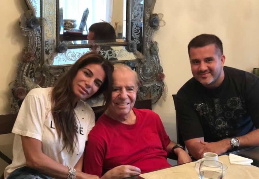 Carlos Menem junto a sus hijos: Zulema y Carlos Saúl