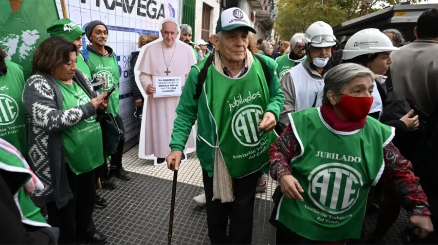 Reprimieron a periodistas y jubilados frente al Congreso 20250521