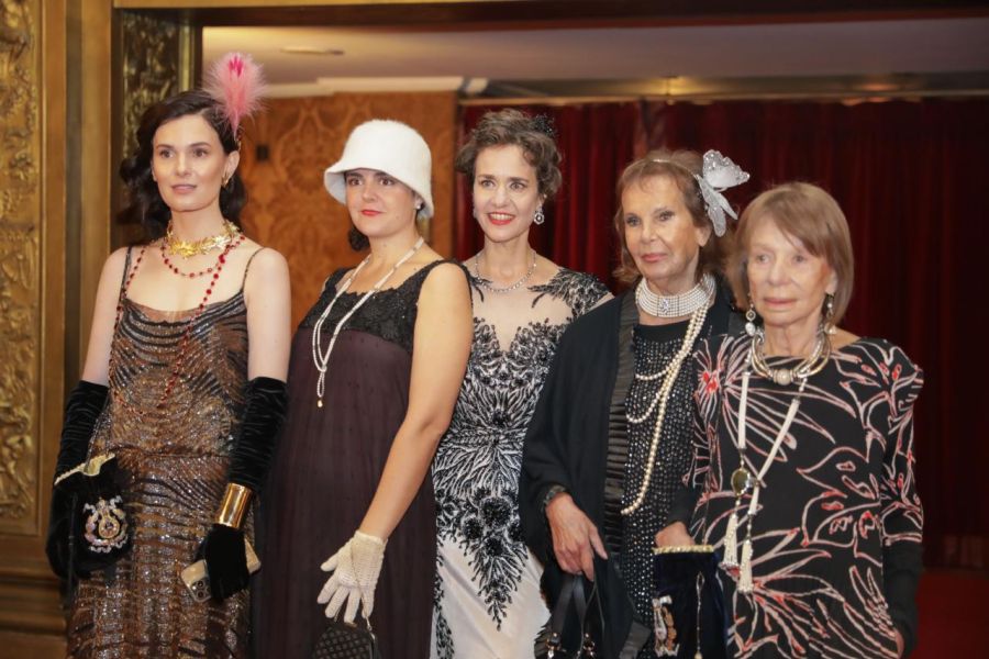 Los looks estilo Charleston de las famosas / Créditos: Gentileza Teatro Cervantes