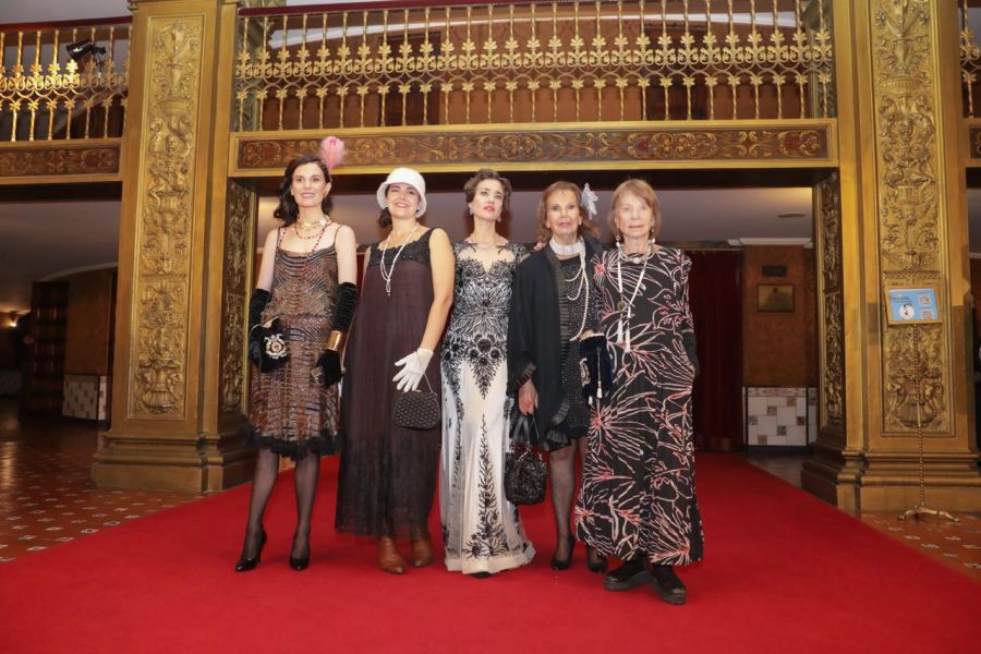 Los looks estilo Charleston de las famosas / Créditos: Gentileza Teatro Cervantes