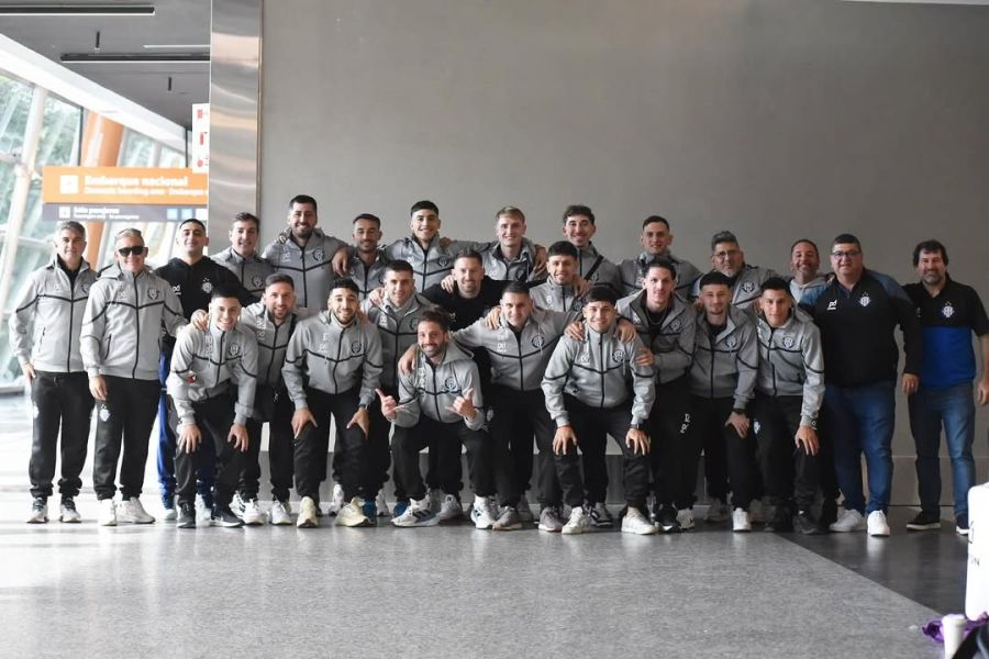 La delegación de 17 de Agosto que viajó a la Copa Libertadores.