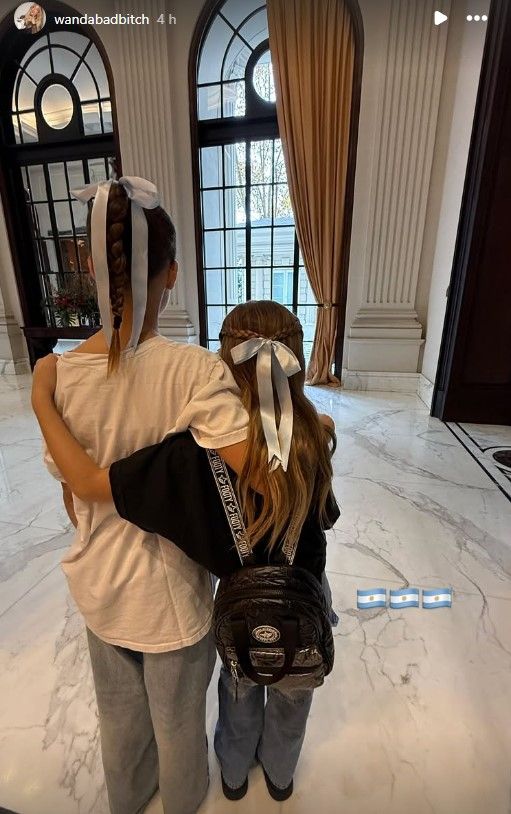 Isabella Y Francesca Icardi con su abuelo