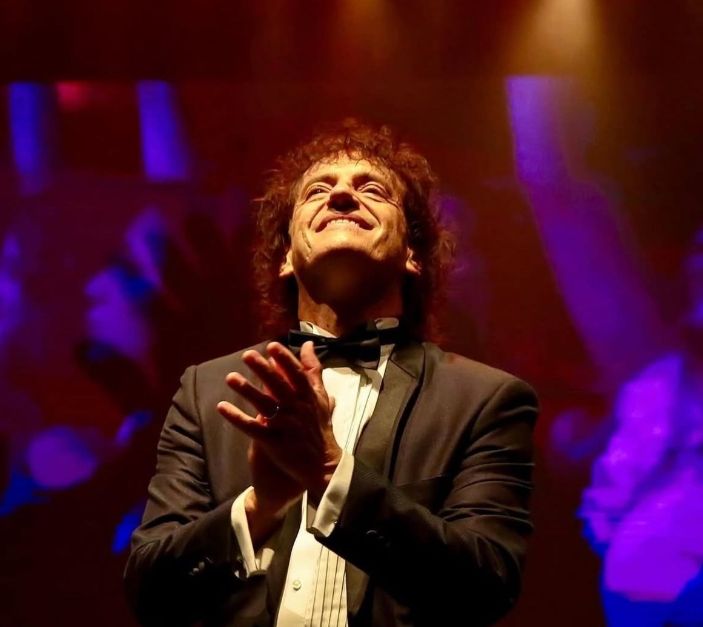 Murió Angel Mahler