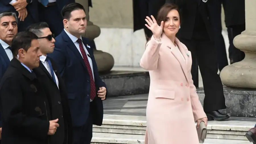 Villarruel ingresando a la Catedral.