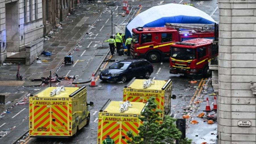 El horror del desfile de trofeos del Liverpool cuando un automóvil 